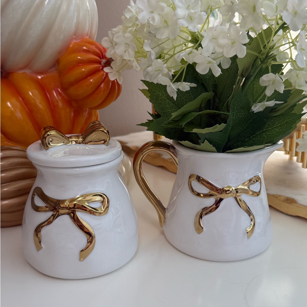 White Ceramic Bow Accent creamer and sugar  Set - Picture 3 of 3